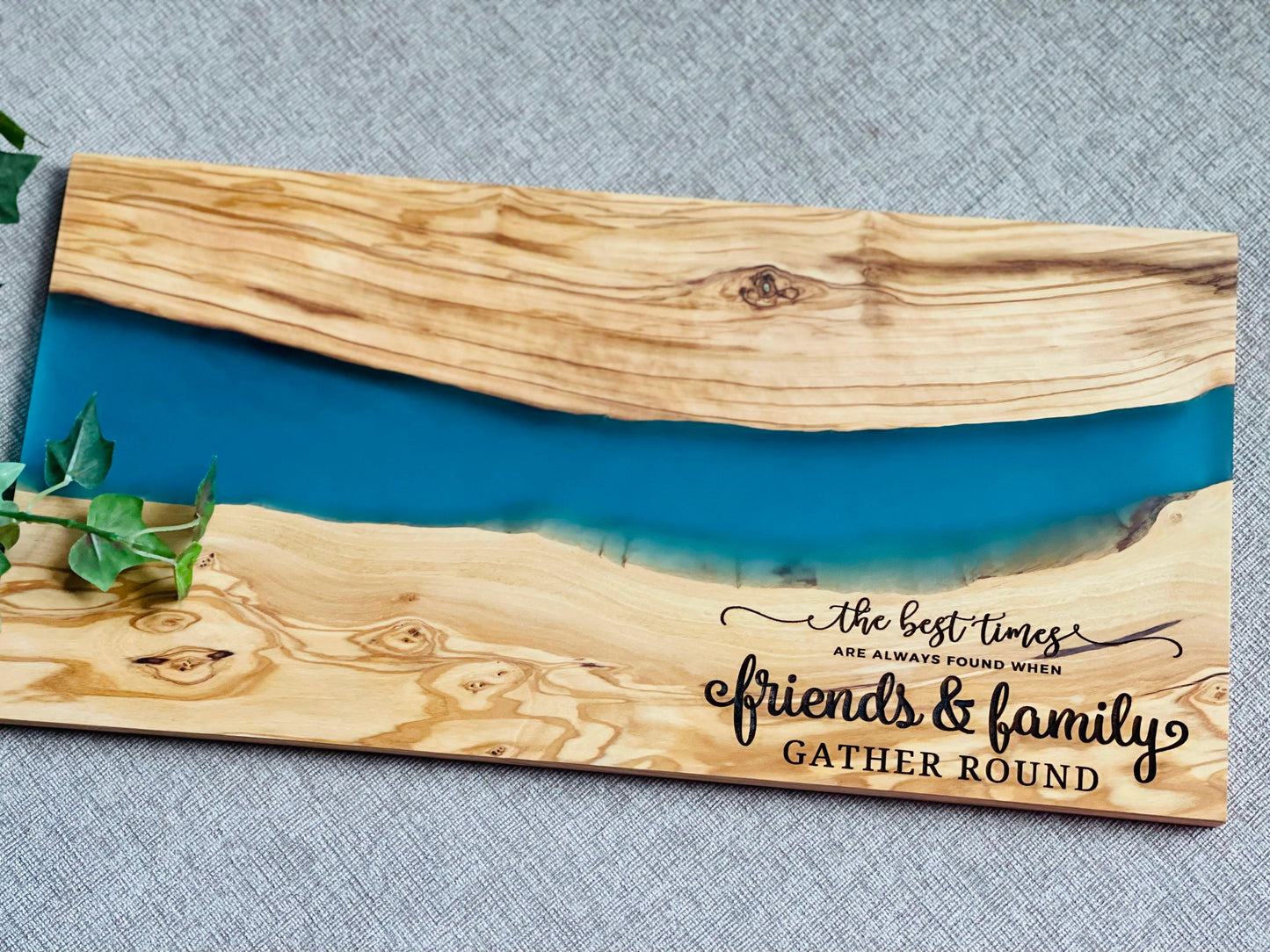 Personalized Resin Wood Cutting board - Friends and Family